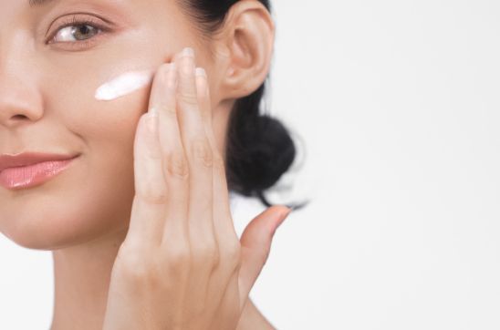 Women using cream on her face