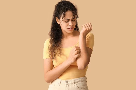 women scratching her hand