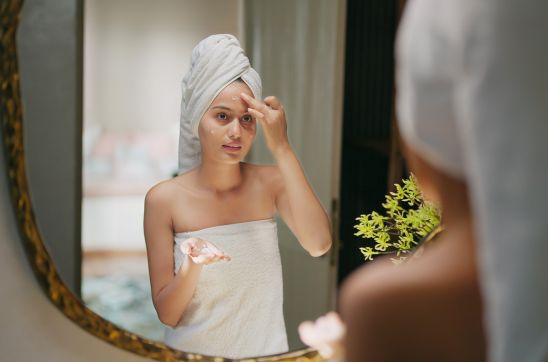 How to Use a Night Cream: A Step-by-step Guide to Nighttime Skincare
